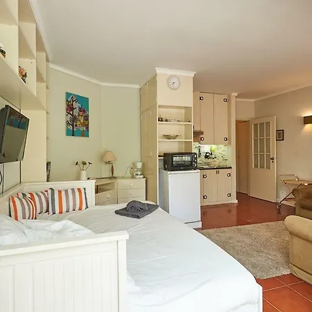 Apartment Adorable And Comfortable Studio With Free Parking