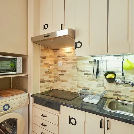Adorable And Comfortable Studio With Free Parking Apartament Віавіа