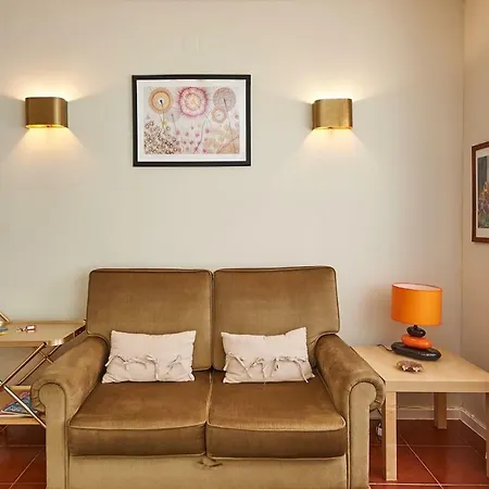 Apartament Adorable And Comfortable Studio With Free Parking Віавіа
